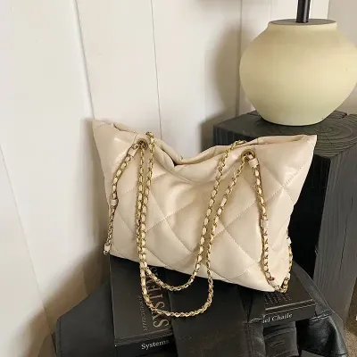 NEW LARGE CAPACITY DIAMOND CHAIN HANDBAG